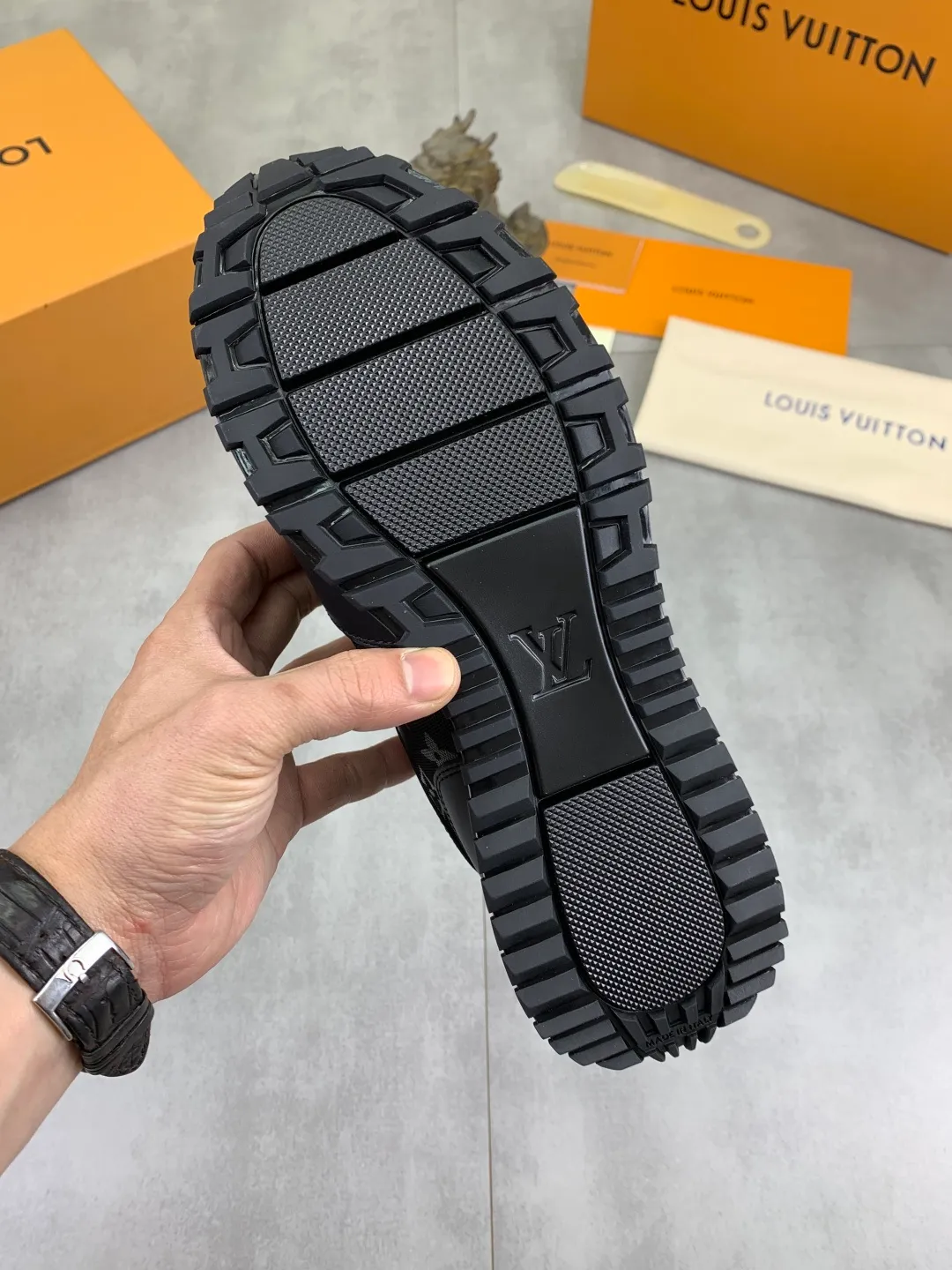 Men's men's shoes P680 new style 💶[LOUIS VUITTON] (original order) new style 🍀LV Louis Vuitton * - top version of LV classic trendy shoes! Use imported original cowhide and water-dyed cowhide lining. The latest original wear-resistant TPU combination outsole! High quality products! Multiple colors available, code number: 39-45 (46 customized)